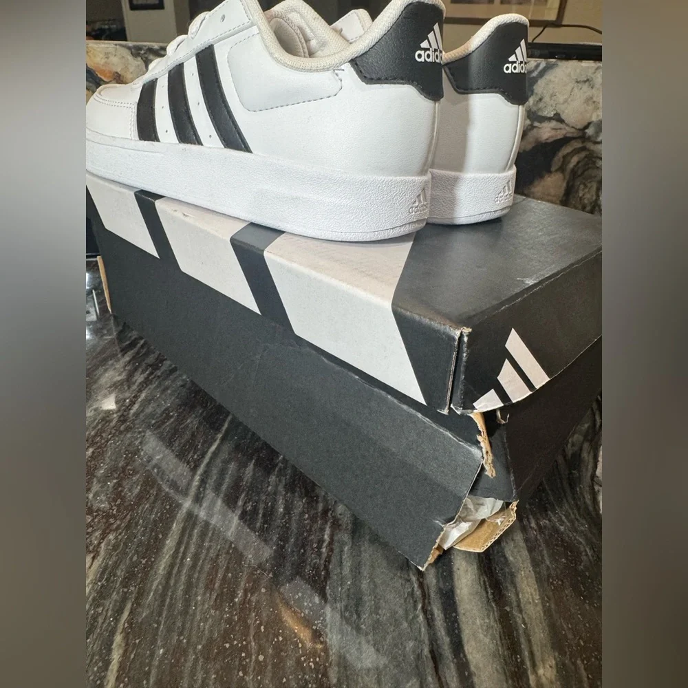 ADIDAS Breaknet 2.0 - Kids size 2.5 - NIB